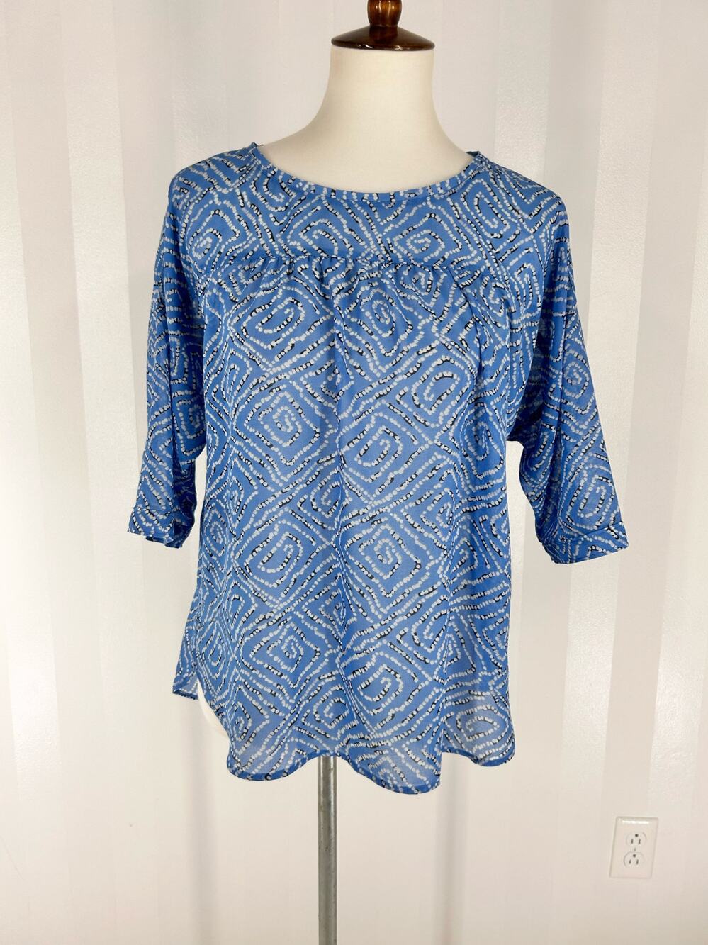 LOFT Blue White Geometric Print 3/4 Sleeve Blouse Top Sz S